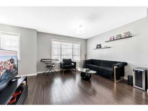 1010 Evansridge Park Nw, Calgary, AB - Indoor Photo Showing Living Room