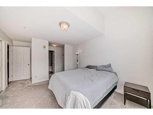 407-1631 28 Avenue Sw, Calgary, AB - Indoor Photo Showing Bedroom