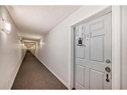 407-1631 28 Avenue Sw, Calgary, AB - Indoor Photo Showing Other Room