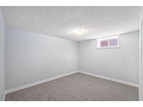 8016 33 Avenue Nw, Calgary, AB - Indoor Photo Showing Other Room