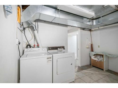 8016 33 Avenue Nw, Calgary, AB - Indoor Photo Showing Laundry Room