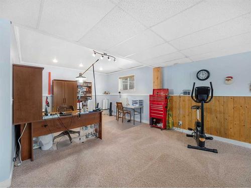 4 Hillman Way, Sylvan Lake, AB - Indoor Photo Showing Gym Room