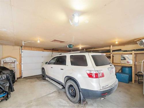 4 Hillman Way, Sylvan Lake, AB - Indoor Photo Showing Garage