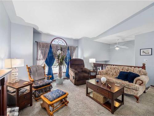 4 Hillman Way, Sylvan Lake, AB - Indoor Photo Showing Living Room