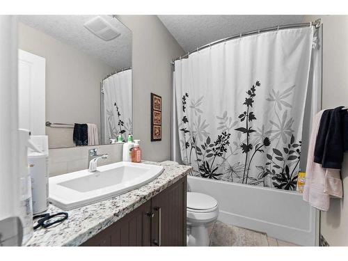 614 Copperpond Boulevard Se, Calgary, AB - Indoor Photo Showing Bathroom
