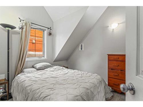306-343 Marten Street, Banff, AB - Indoor Photo Showing Bedroom