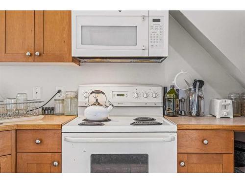 306-343 Marten Street, Banff, AB - Indoor Photo Showing Kitchen