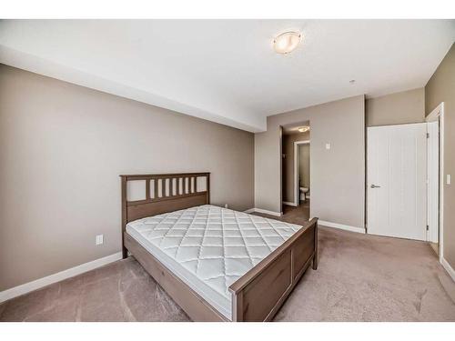226-20 Royal Oak Plaza Nw, Calgary, AB - Indoor Photo Showing Bedroom
