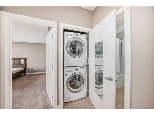226-20 Royal Oak Plaza Nw, Calgary, AB - Indoor Photo Showing Laundry Room