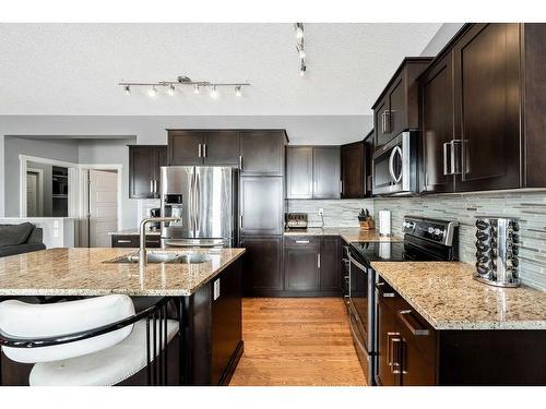 612 Edgefield Street, Strathmore, AB - Indoor Photo Showing Kitchen With Upgraded Kitchen