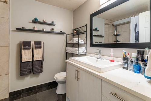 5-2815 17 Street Sw, Calgary, AB - Indoor Photo Showing Bathroom