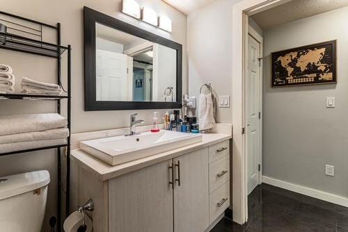 5-2815 17 Street Sw, Calgary, AB - Indoor Photo Showing Bathroom