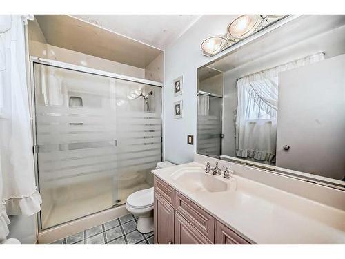 128 Cantree Place Sw, Calgary, AB - Indoor Photo Showing Bathroom