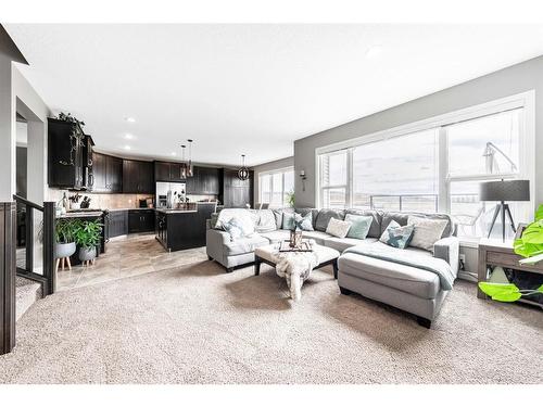 137 Heritage Hill, Cochrane, AB - Indoor Photo Showing Living Room