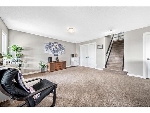 137 Heritage Hill, Cochrane, AB - Indoor Photo Showing Living Room