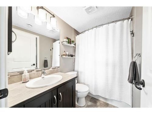 137 Heritage Hill, Cochrane, AB - Indoor Photo Showing Bathroom