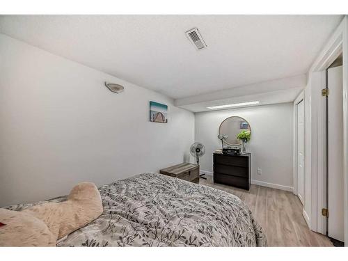 23 Sanderling Rise Nw, Calgary, AB - Indoor Photo Showing Bedroom