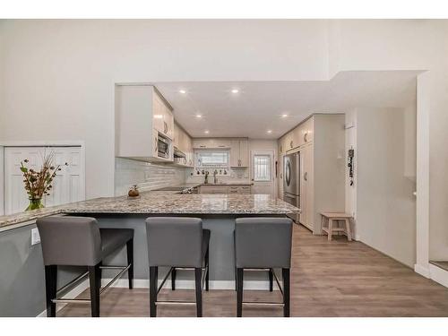 23 Sanderling Rise Nw, Calgary, AB - Indoor Photo Showing Kitchen With Upgraded Kitchen