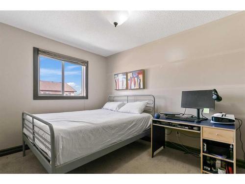 84 Everbrook Drive Sw, Calgary, AB - Indoor Photo Showing Bedroom