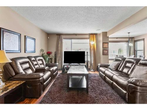 84 Everbrook Drive Sw, Calgary, AB - Indoor Photo Showing Living Room