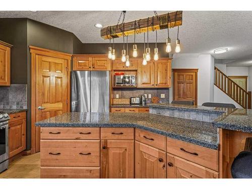 215 Miskow Close, Canmore, AB - Indoor Photo Showing Kitchen