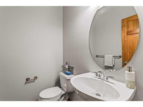 215 Miskow Close, Canmore, AB - Indoor Photo Showing Bathroom