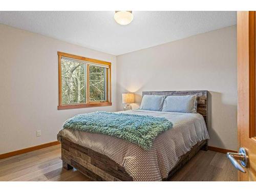 215 Miskow Close, Canmore, AB - Indoor Photo Showing Bedroom