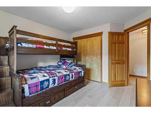215 Miskow Close, Canmore, AB - Indoor Photo Showing Bedroom