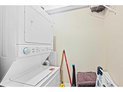 907-1335 12 Avenue Sw, Calgary, AB - Indoor Photo Showing Laundry Room