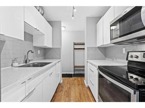 907-1335 12 Avenue Sw, Calgary, AB - Indoor Photo Showing Kitchen With Double Sink