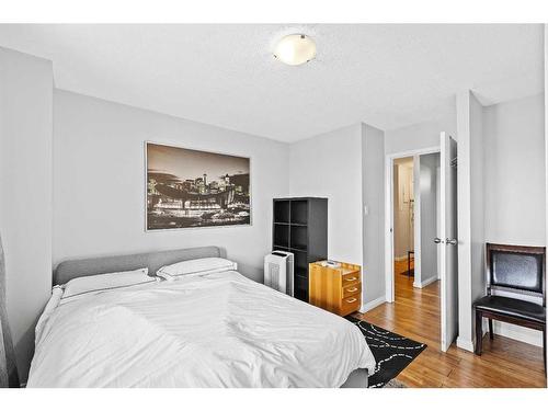 907-1335 12 Avenue Sw, Calgary, AB - Indoor Photo Showing Bedroom