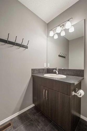 18 Evansborough Crescent Nw, Calgary, AB - Indoor Photo Showing Bathroom