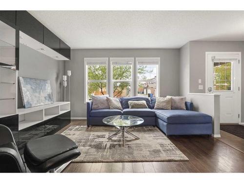 18 Evansborough Crescent Nw, Calgary, AB - Indoor Photo Showing Living Room