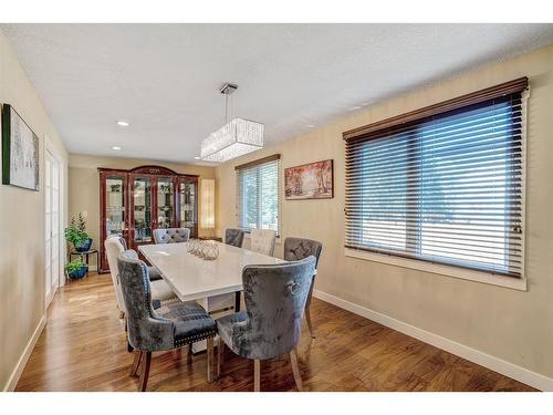 247 Pump Hill Crescent Sw, Calgary, AB - Indoor Photo Showing Dining Room