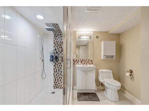 247 Pump Hill Crescent Sw, Calgary, AB - Indoor Photo Showing Bathroom