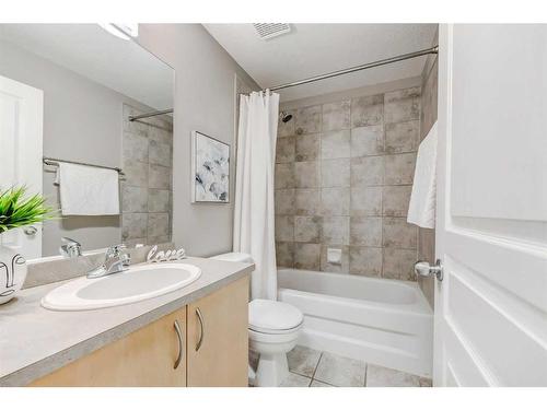 202-138 18 Avenue Se, Calgary, AB - Indoor Photo Showing Bathroom