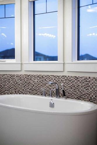 5 Aspen Summit Circle Sw, Calgary, AB - Indoor Photo Showing Bathroom