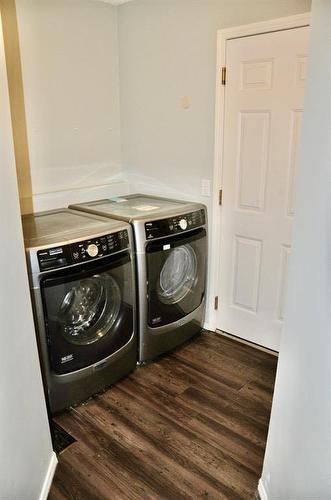 53 Saddlecrest Place Ne, Calgary, AB - Indoor Photo Showing Laundry Room