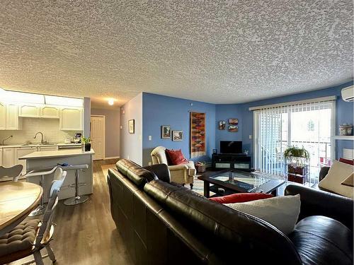 1408-1000 Millrise Point Sw, Calgary, AB - Indoor Photo Showing Living Room