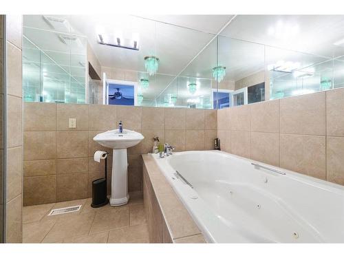 1443 Mccrimmon Drive, Carstairs, AB - Indoor Photo Showing Bathroom