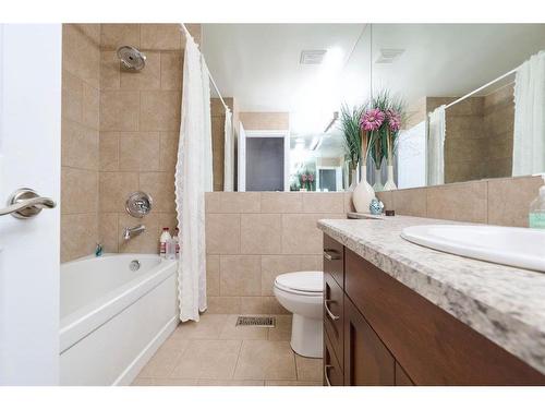 1443 Mccrimmon Drive, Carstairs, AB - Indoor Photo Showing Bathroom