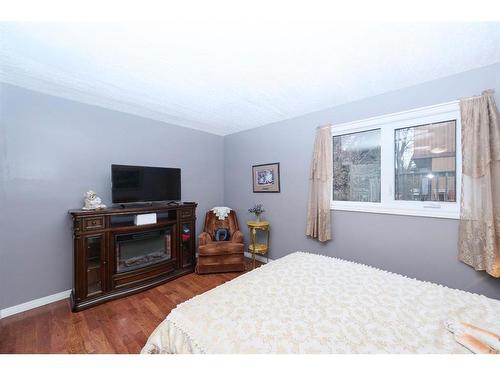 1443 Mccrimmon Drive, Carstairs, AB - Indoor Photo Showing Bedroom
