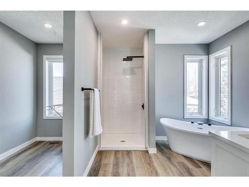 65 Sandstone Ridge Crescent, Okotoks, AB - Indoor Photo Showing Bathroom