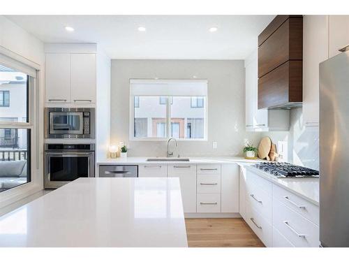 303-81 Greenbriar Place Nw, Calgary, AB - Indoor Photo Showing Kitchen With Upgraded Kitchen