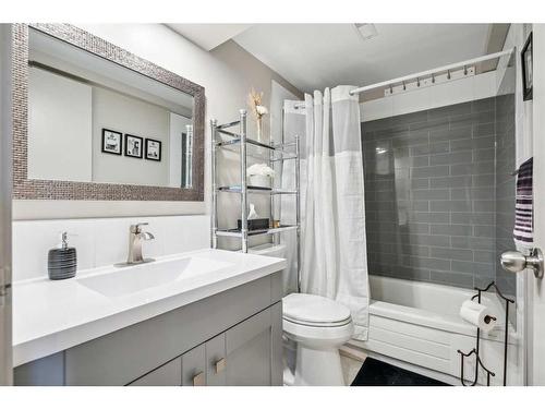 760 West Chestermere Drive, Chestermere, AB - Indoor Photo Showing Bathroom