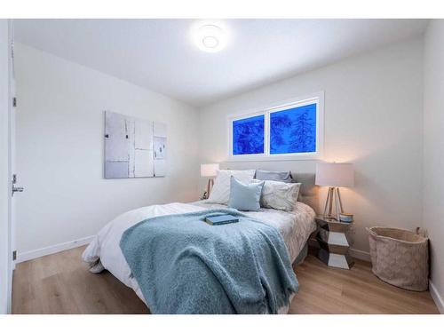 9715 Elbow Drive Sw, Calgary, AB - Indoor Photo Showing Bedroom