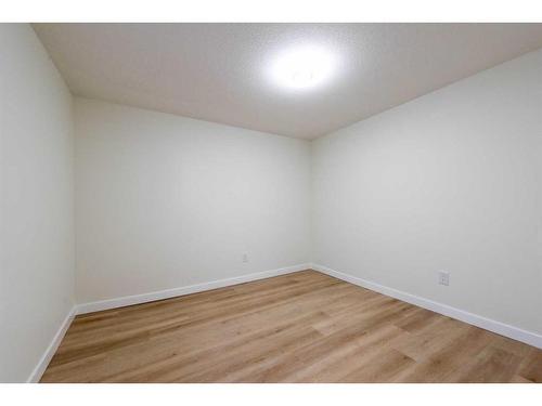 9715 Elbow Drive Sw, Calgary, AB - Indoor Photo Showing Other Room
