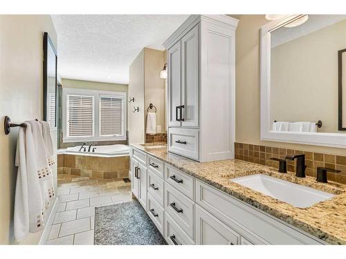 384 Coopers Terrace Sw, Airdrie, AB - Indoor Photo Showing Bathroom