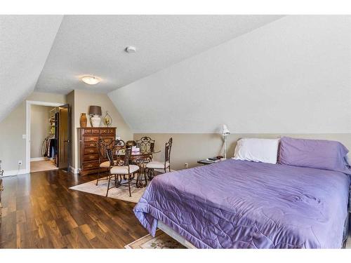 384 Coopers Terrace Sw, Airdrie, AB - Indoor Photo Showing Bedroom