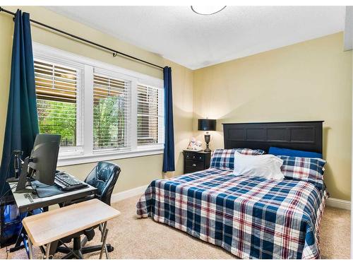 384 Coopers Terrace Sw, Airdrie, AB - Indoor Photo Showing Bedroom